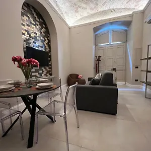 Apartment Zentral, Naples
